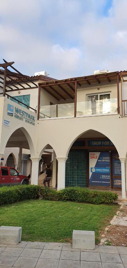 Poseidon'S Limnaria Apartment Paphos Esterno foto